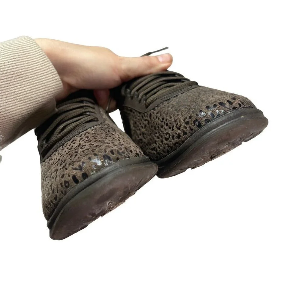 Skechers go chocolate